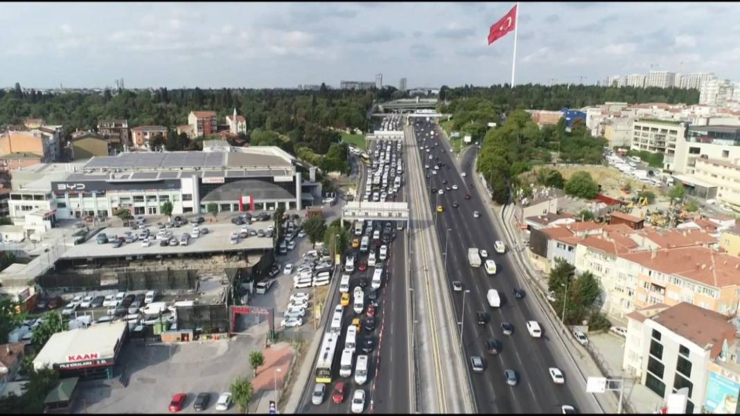 Haliç Köprüsü'nde asfalt yenileme çalışması başladı; trafik yoğunluğu oluştu 11
